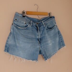 💙 Levi | Light Wash Denim Shorts | Size 36W 34L | Vintage Fit